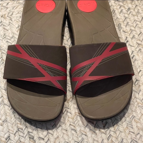 Vionic Sprint slip ons slides 9 - Picture 3 of 9